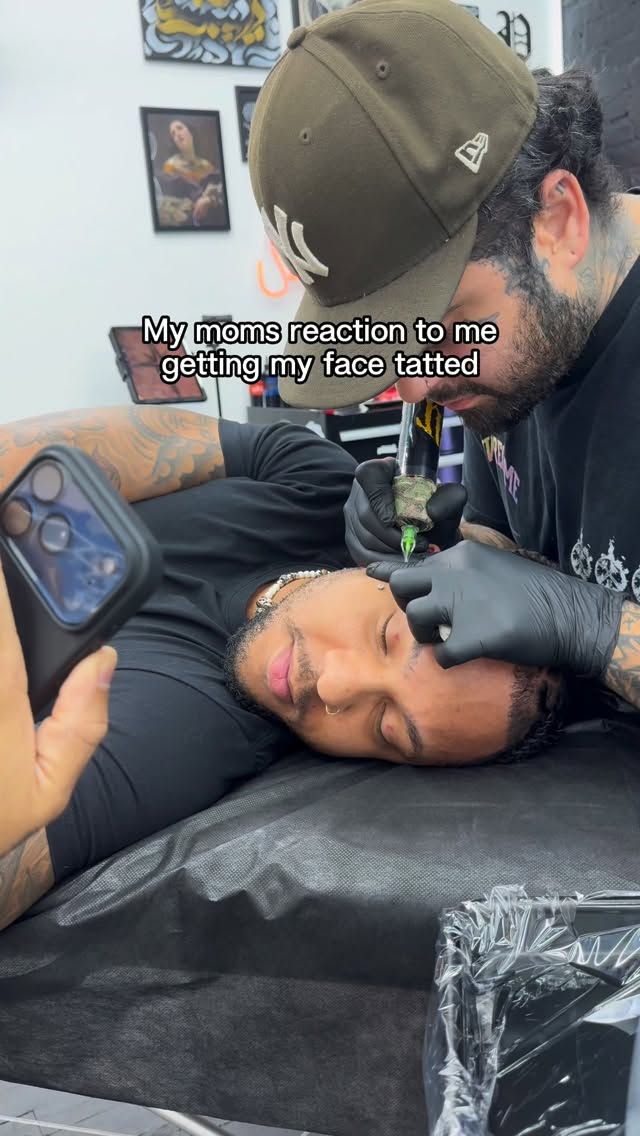 Face tattoo session